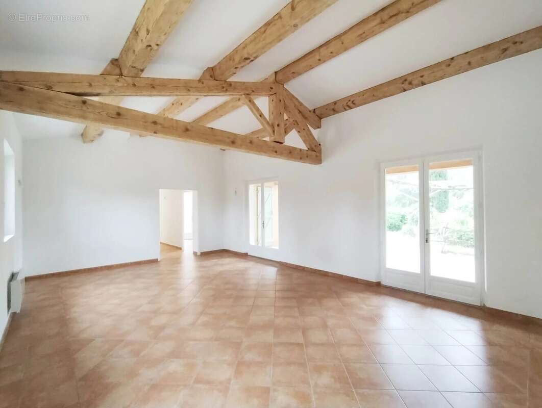 Maison à ROQUEBRUNE-SUR-ARGENS