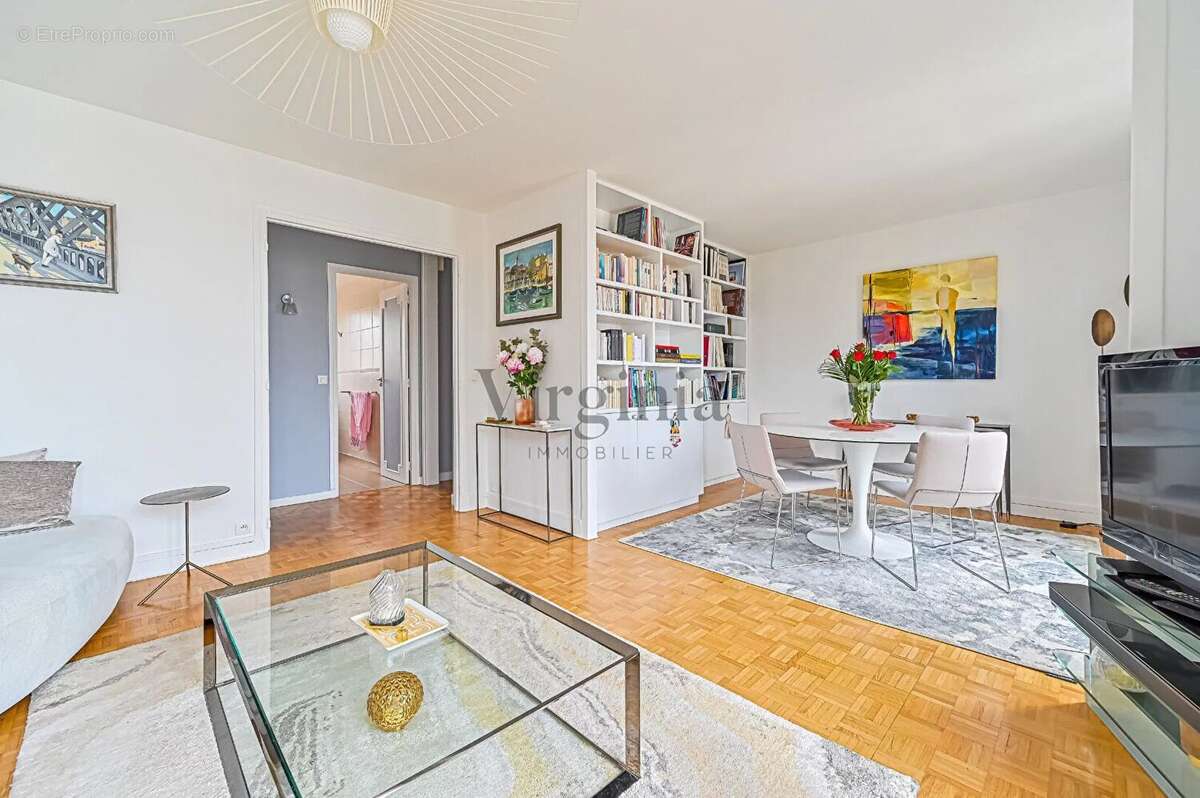 Appartement à CHARENTON-LE-PONT