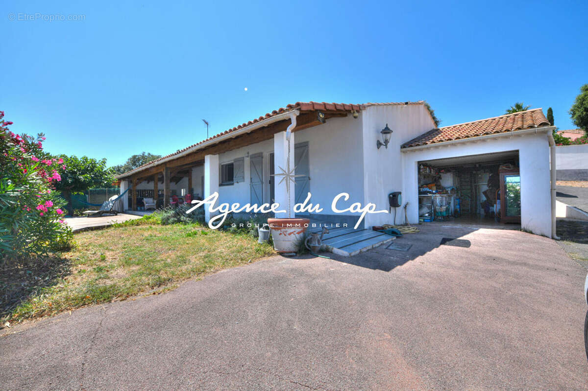 Maison à ROQUEBRUNE-SUR-ARGENS