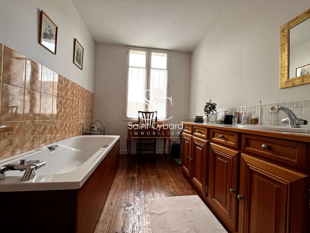 Maison à L'ISLE-D'ESPAGNAC