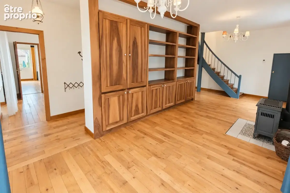 Maison 160 m² – 6 chambres – cœur de Viriville – fort potentiel - photo 2