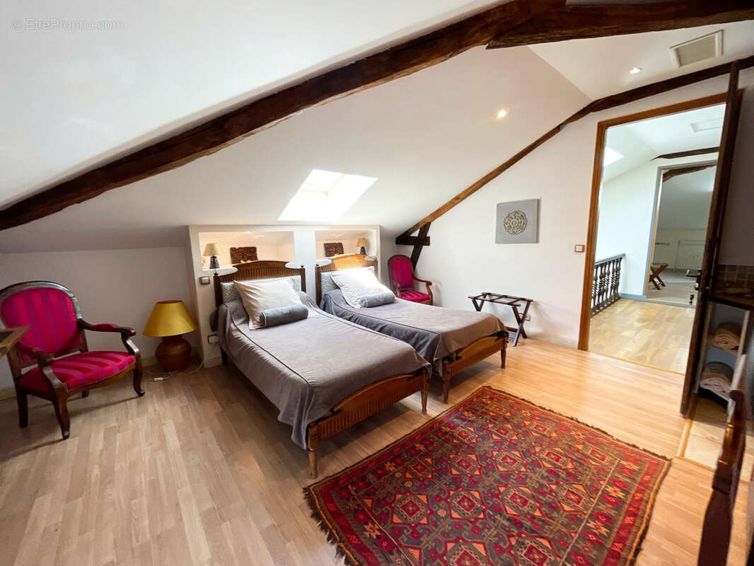 Ensemble immobilier avec Maison de maître, gîte, maison de gardien, piscine et jacuzzi - photo 17