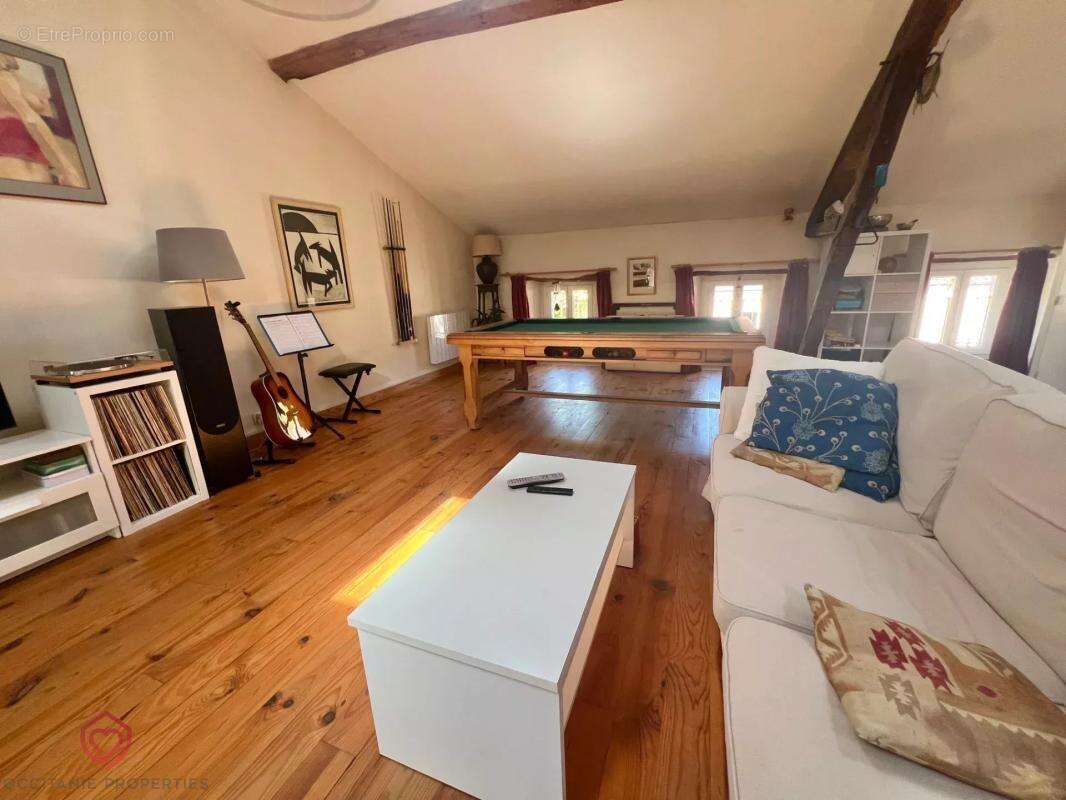 Commerce à LE MAS-D&#039;AZIL