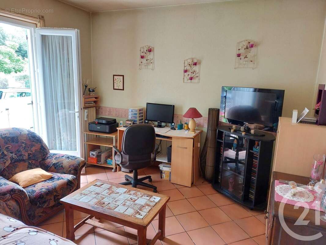 Maison à LES PEINTURES