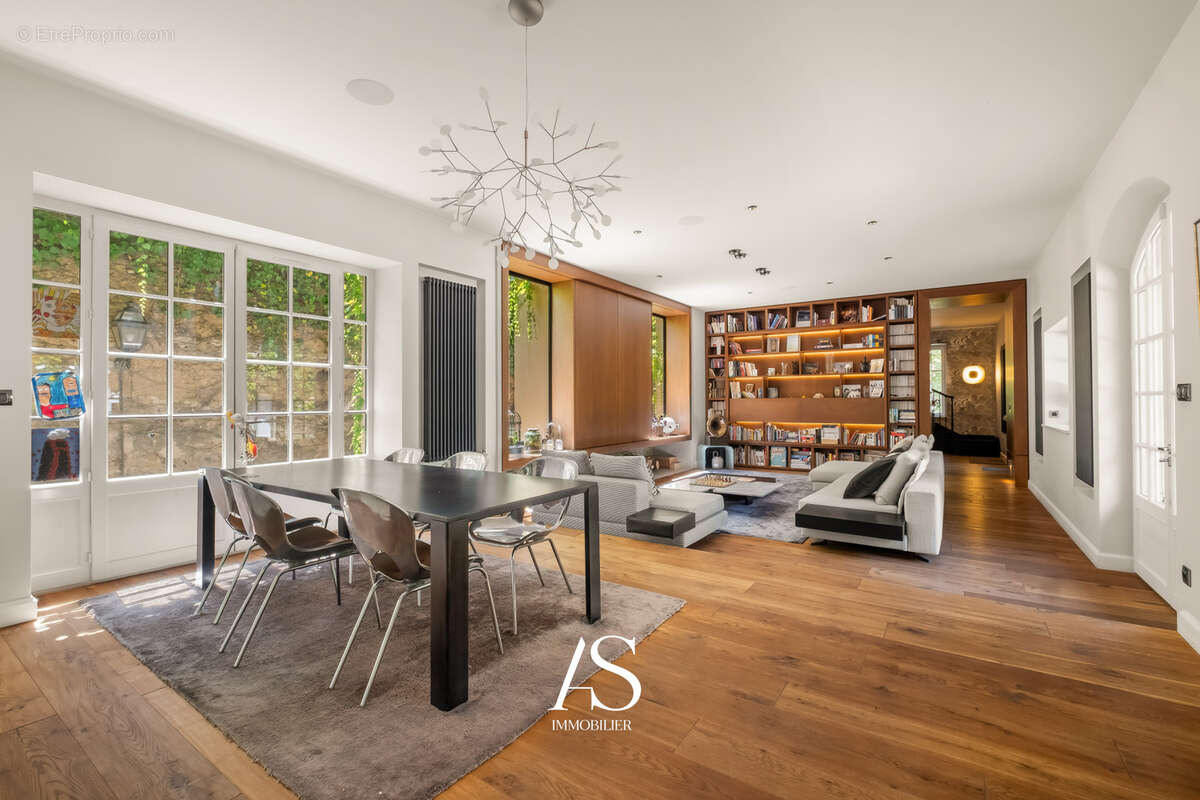 Propriété d'exception rénovée par architecte dans un parc boisé de 5000m2 - photo 8