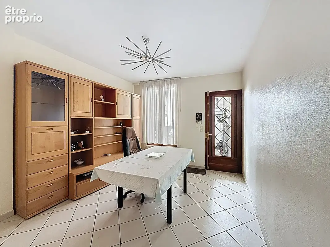 Montreuil, proche du metro, bien atypique entre la maison et l'appartement en duplex avec son entree independante et sa cour pri - photo 3