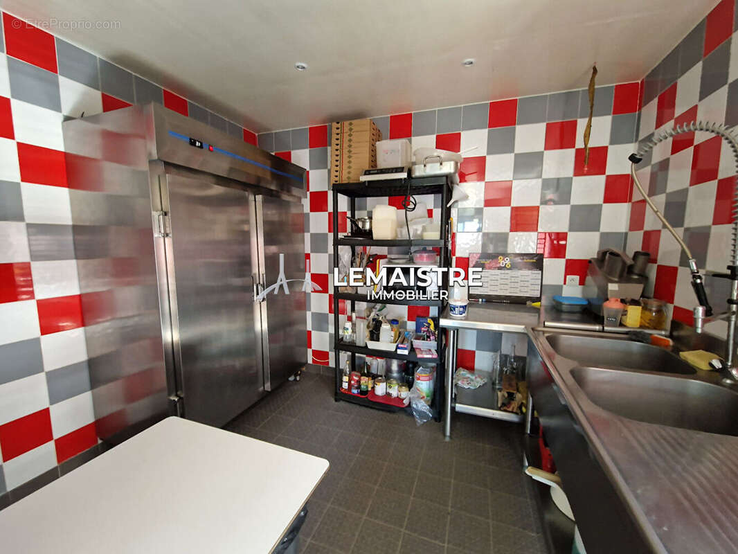 Commerce à vendre - ST-ROMAIN-DE-COLBOSC - 133 m² - commerce + réserve + dépendance - photo 4
