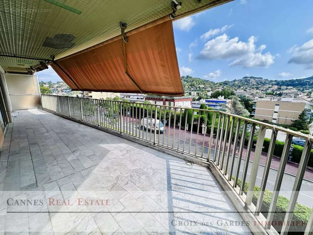 À vendre – Le Cannet, résidence de standing avec parc, piscine et tennis - photo 18
