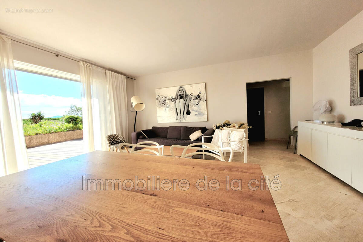 Appartement à GRIMAUD