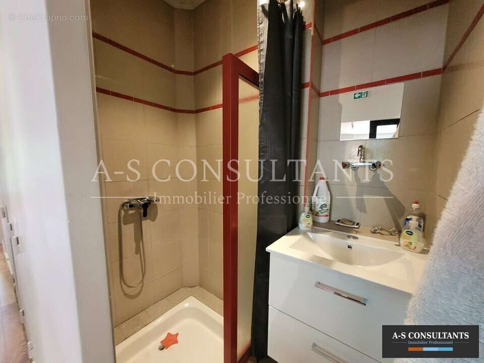 Commerce à LE PEAGE-DE-ROUSSILLON