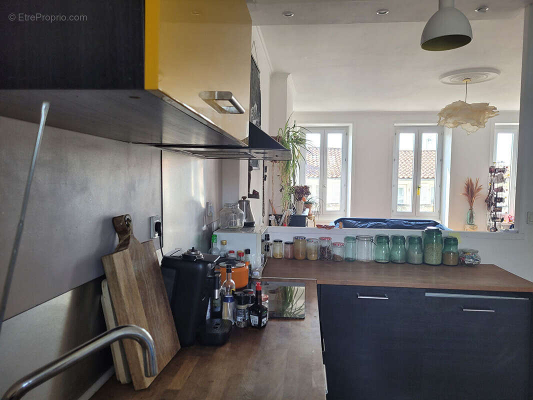 ROCHEFORT hyper centre - appartement lumineux de 76 m² de type 3 - cave privative - local à vélo - photo 5