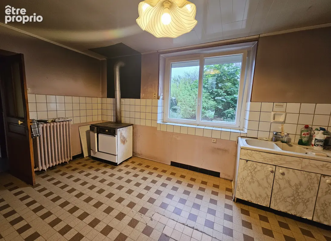 A Bigny-Vallenay, vaste maison de 5 chambres avec grange et grand terrain arboré . - photo 5