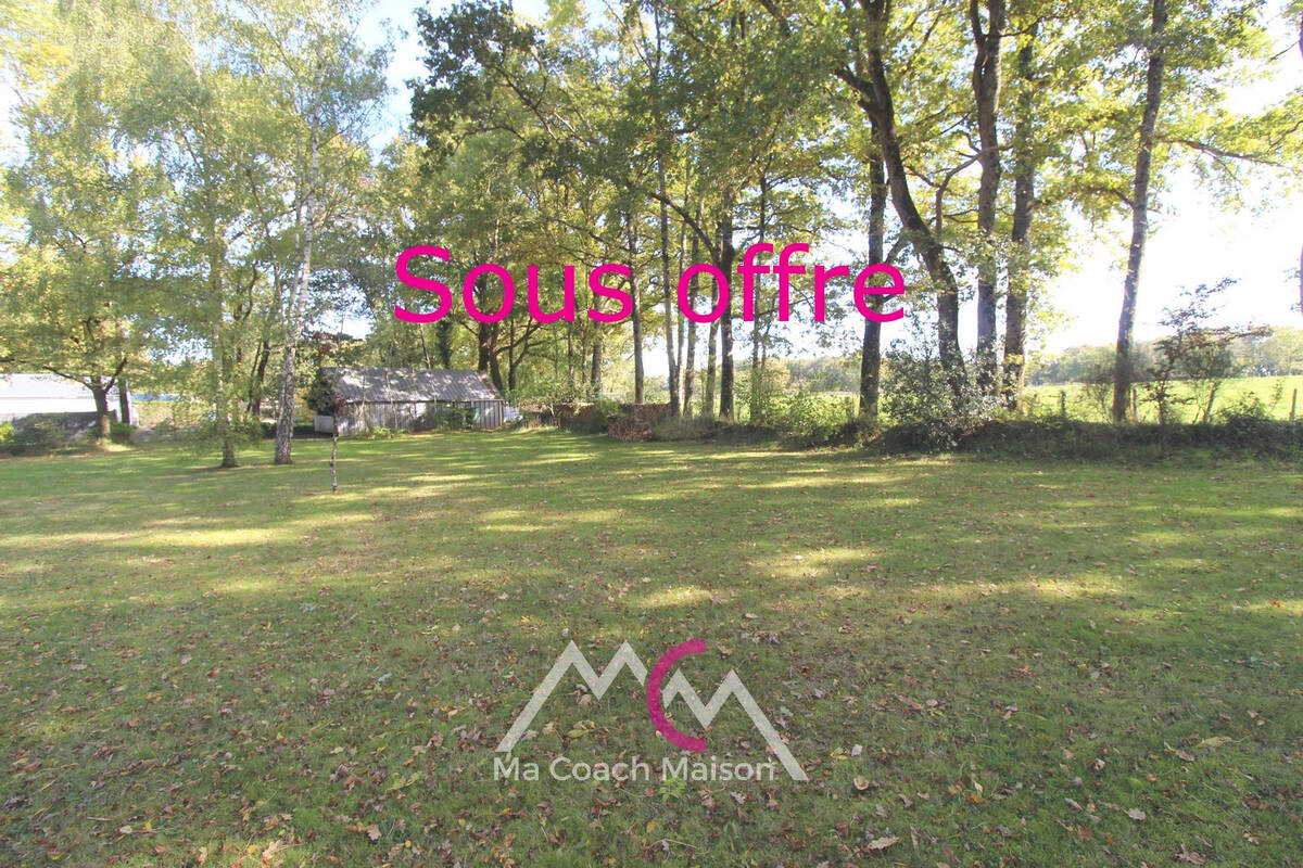 Terrain à SAINTE-ANNE-SUR-BRIVET