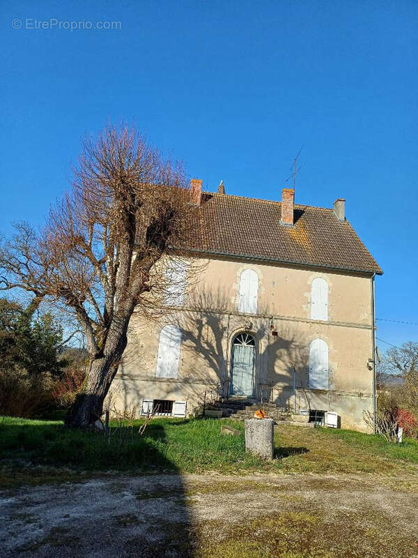 Domaine de caractere a renover sur 3 h - photo 2