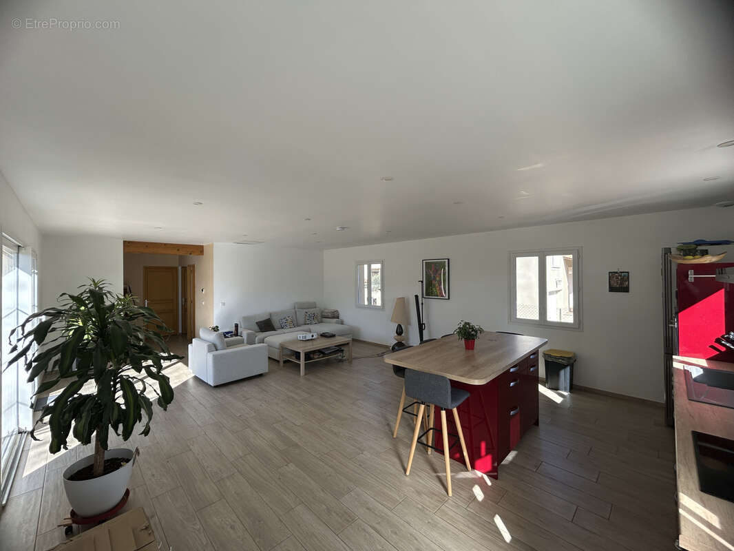 Maison à SAINT-QUENTIN-LA-POTERIE