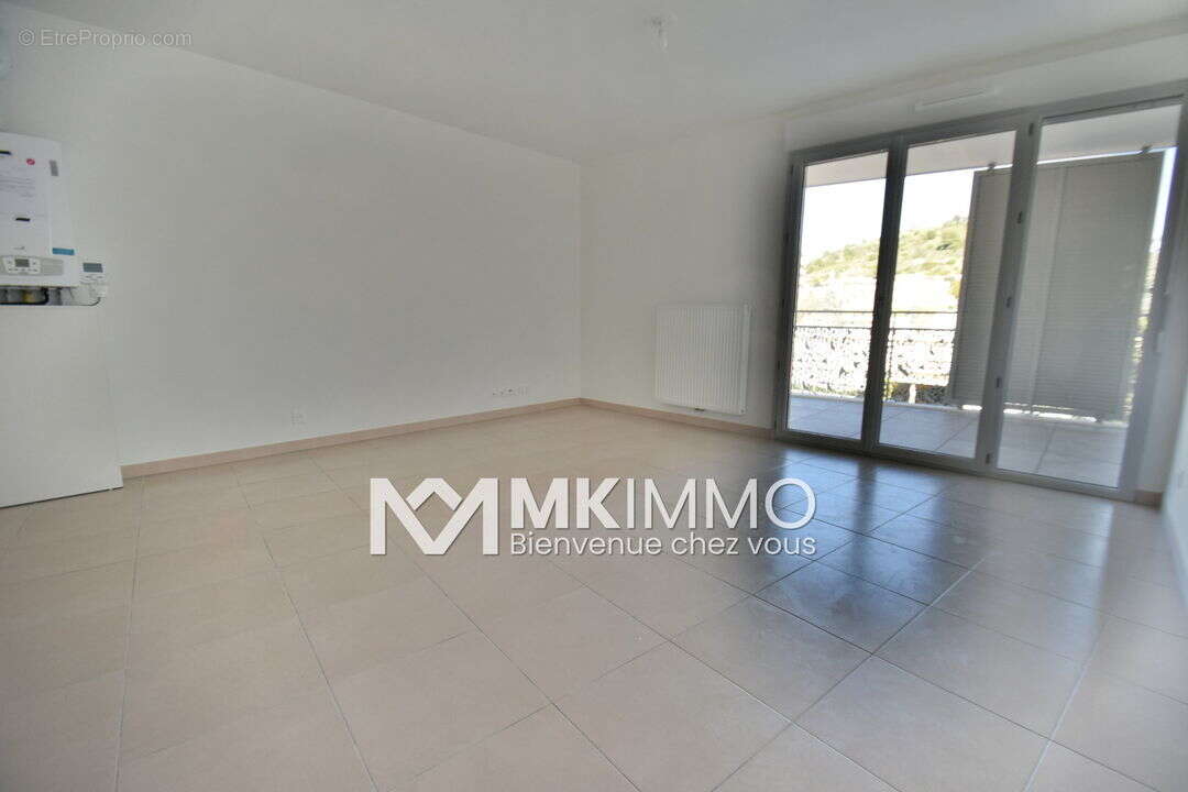 Appartement à SAINT-LAURENT-DU-VAR