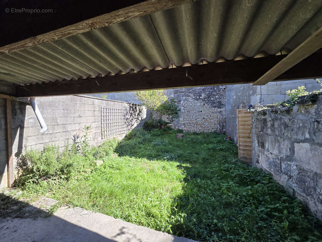 Maison à CHATEAUNEUF-SUR-CHARENTE