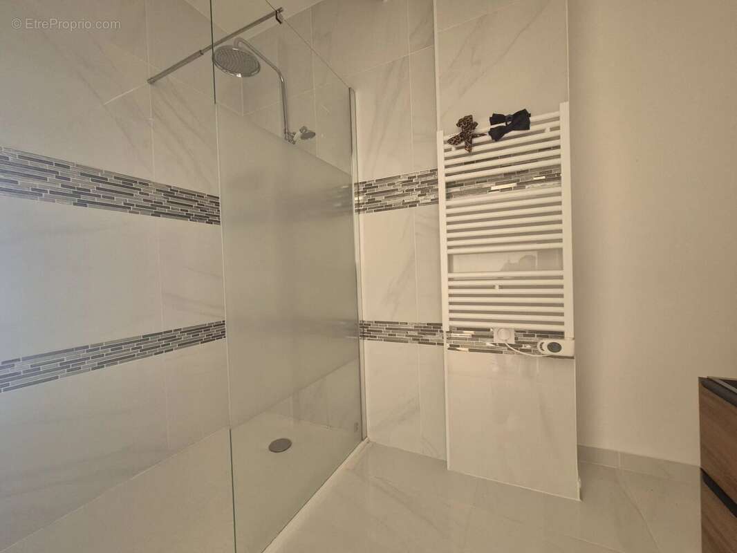 Laval maison en pierre de 168 m2 entierement renovee- 4 chambres dont une suite parentale au rdc sur un terrain de 12000 m2 - photo 6