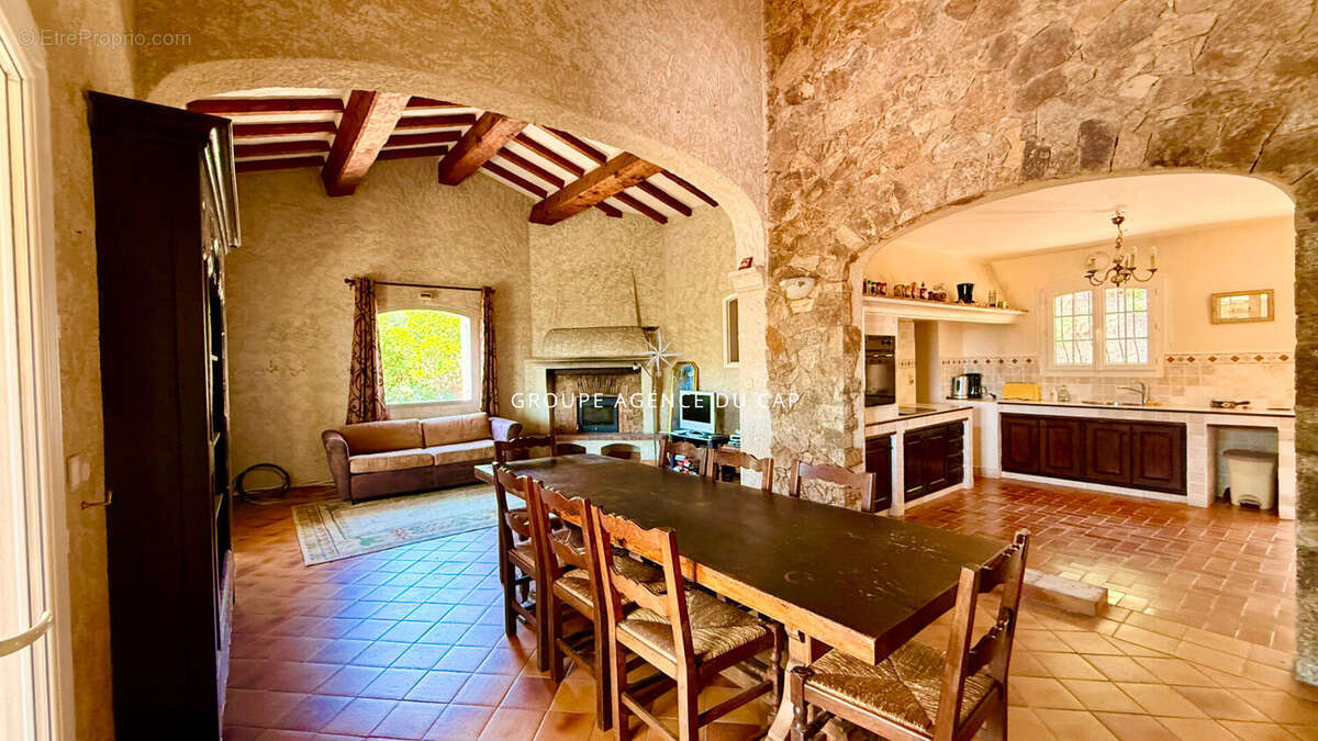 Maison à LES ISSAMBRES