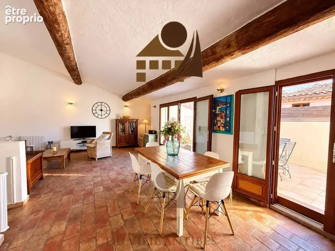 Vieil antibes – maison de village avec terrasse et garage - photo 3