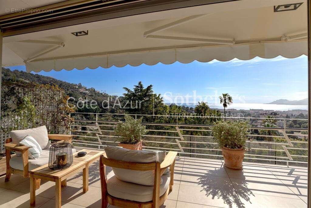 Cannes Californie 3 pièces rénové avec vue panoramique sur la baie de Cannes - photo 2