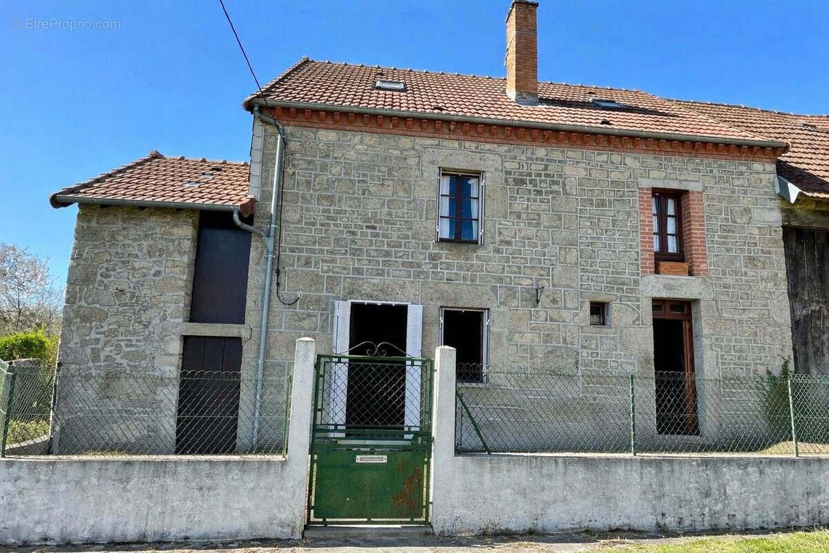 Photo 1 - Maison à SAINT-MEDARD-LA-ROCHETTE