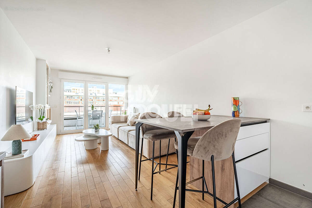 Appartement à COURBEVOIE