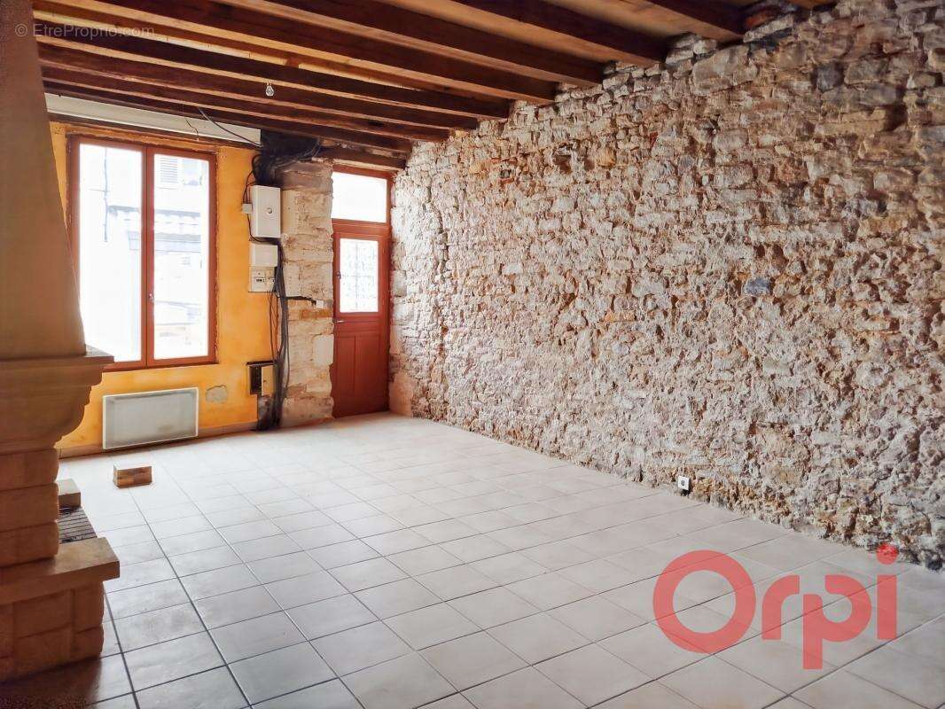 Maison à SAINT-PIERRE-LE-MOUTIER