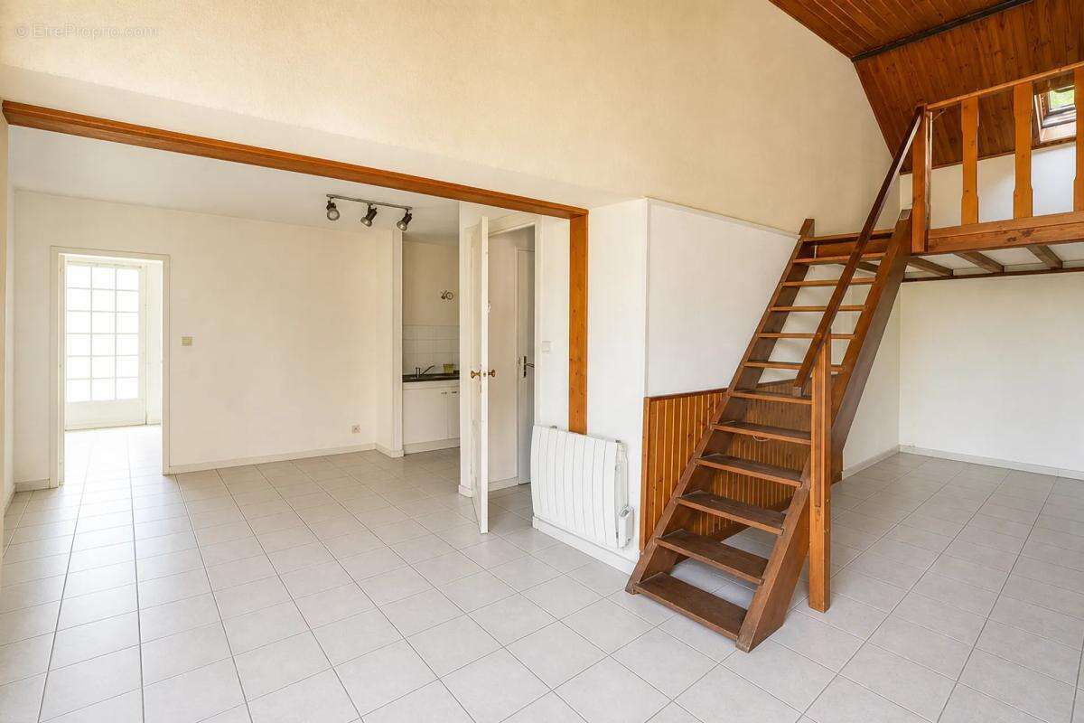 Spacieuse maison à fort potentiel à Tresses - photo 11
