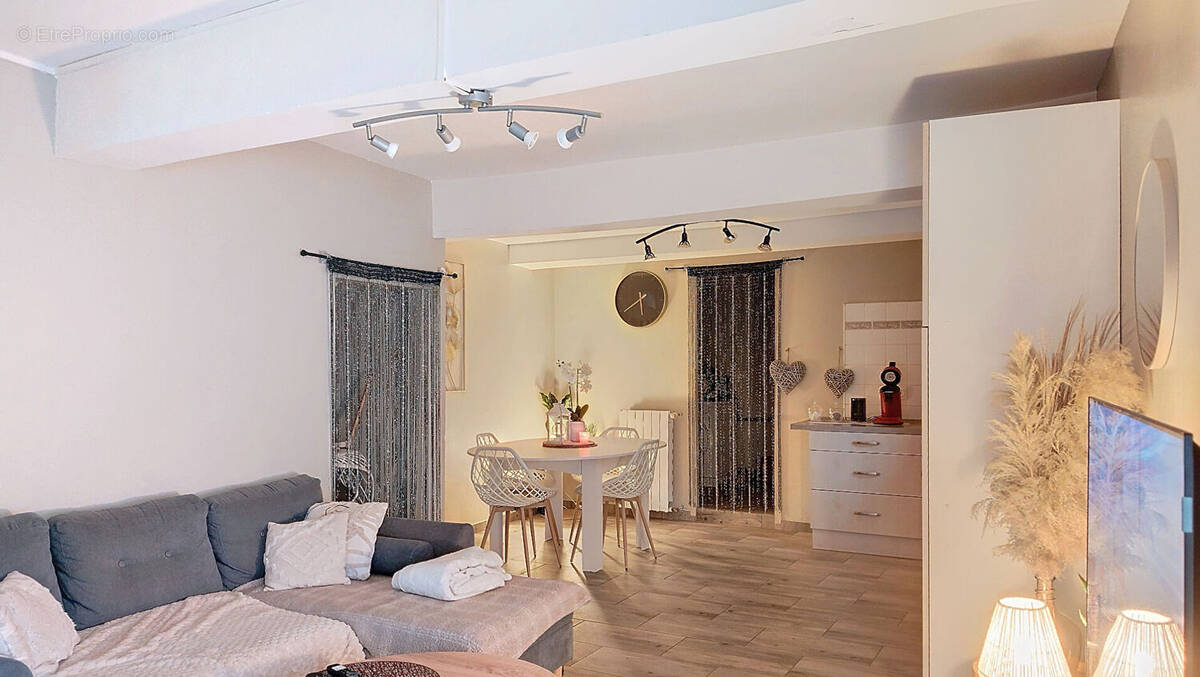 Maison à LABRUGUIERE