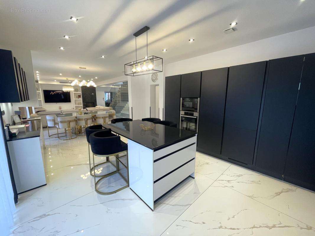 Maison à ROSNY-SUR-SEINE