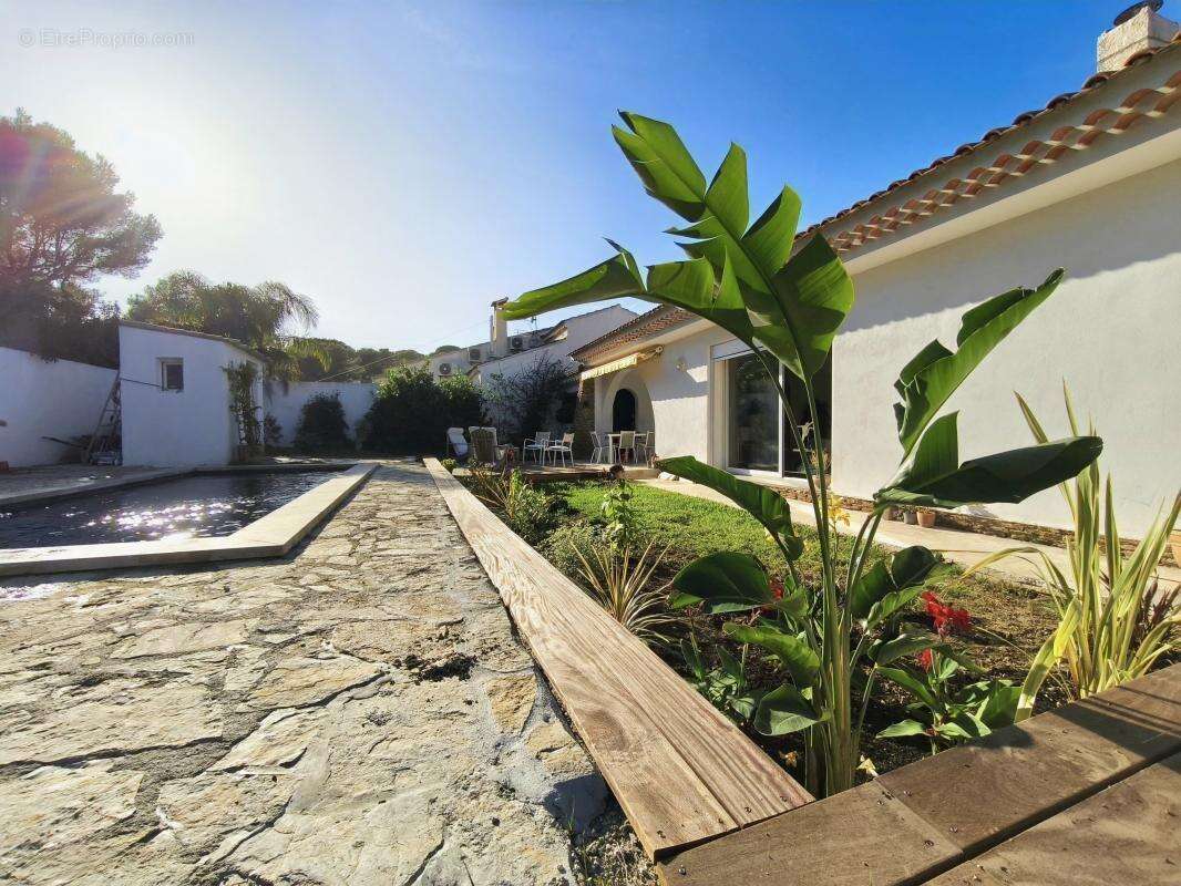 Maison à SIX-FOURS-LES-PLAGES