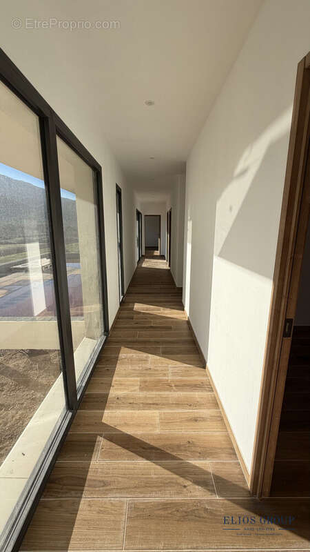 Maison 269 m² à Nans-Les-Pins  - photo 7