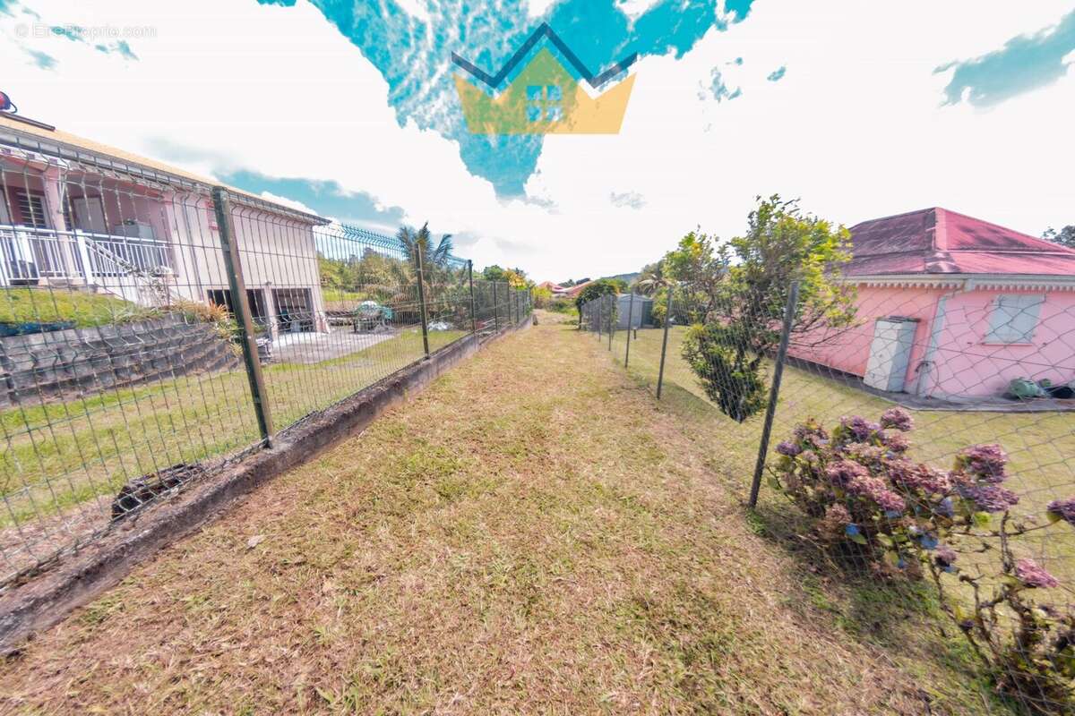 Terrain à LE MORNE-ROUGE