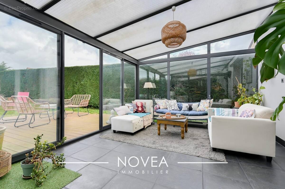 Maison à SAINT-GENIS-LES-OLLIERES