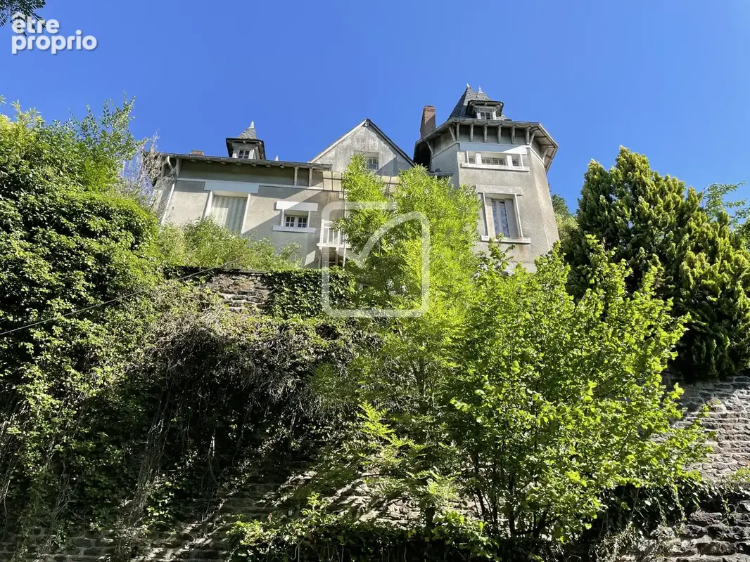 Maison bourgeoise de 176 m2 sur les hauteurs d'Uzerche à rénover - photo 2