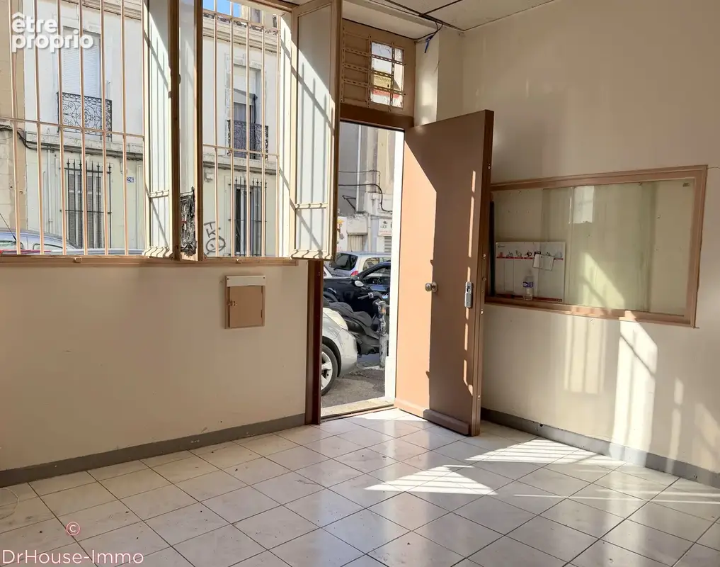 Commerce 200 m² à Marseille-15e  - photo 2