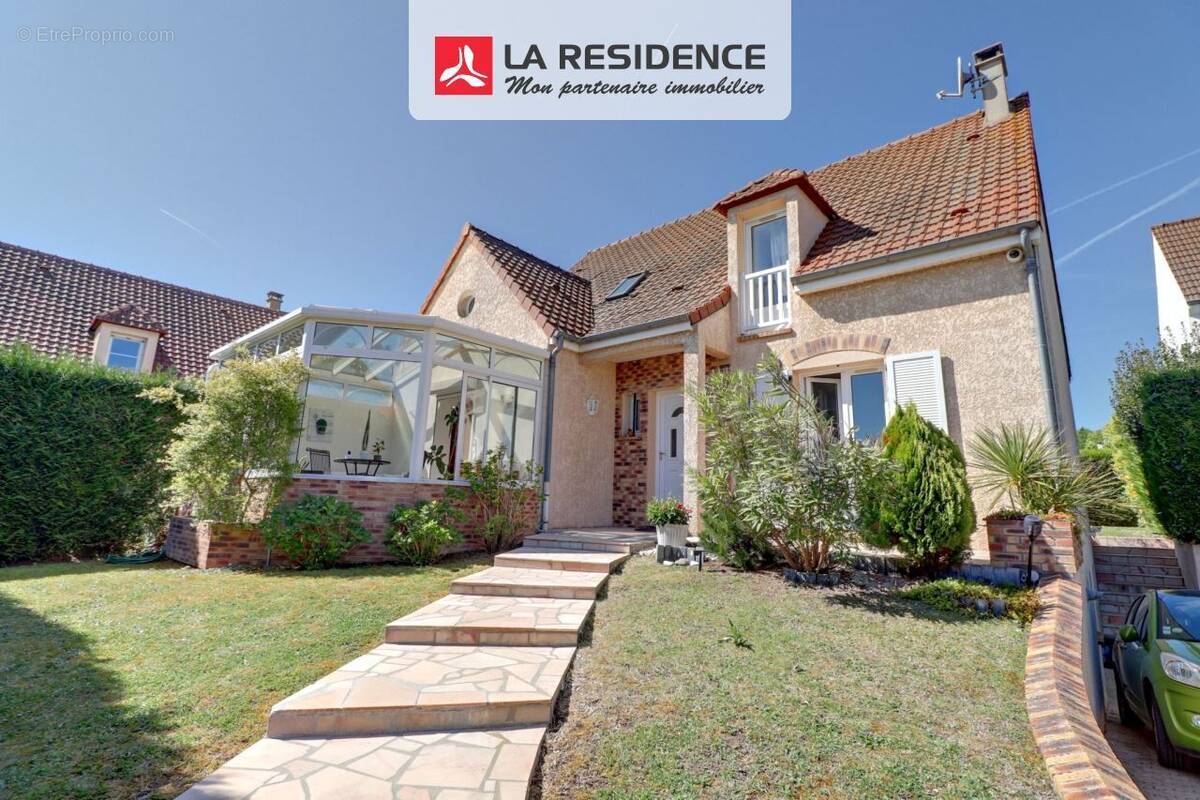 Maison à MAURECOURT