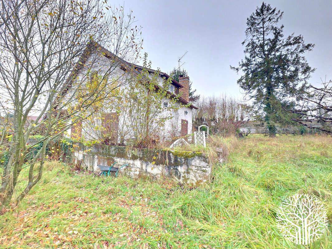 Maison  avec fort potentiel et terrain divisible à noisy-sur-école - photo 2