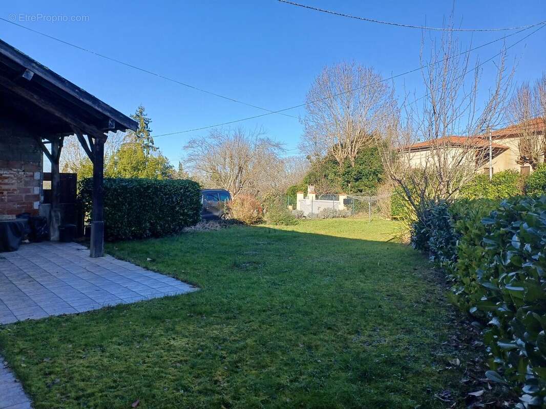 Haute Garonne, charmante maison de village rurale, jardin, terrasse   Upper Garonne, charming rural village house, garden, terrace - Maison à GENSAC-DE-BOULOGNE