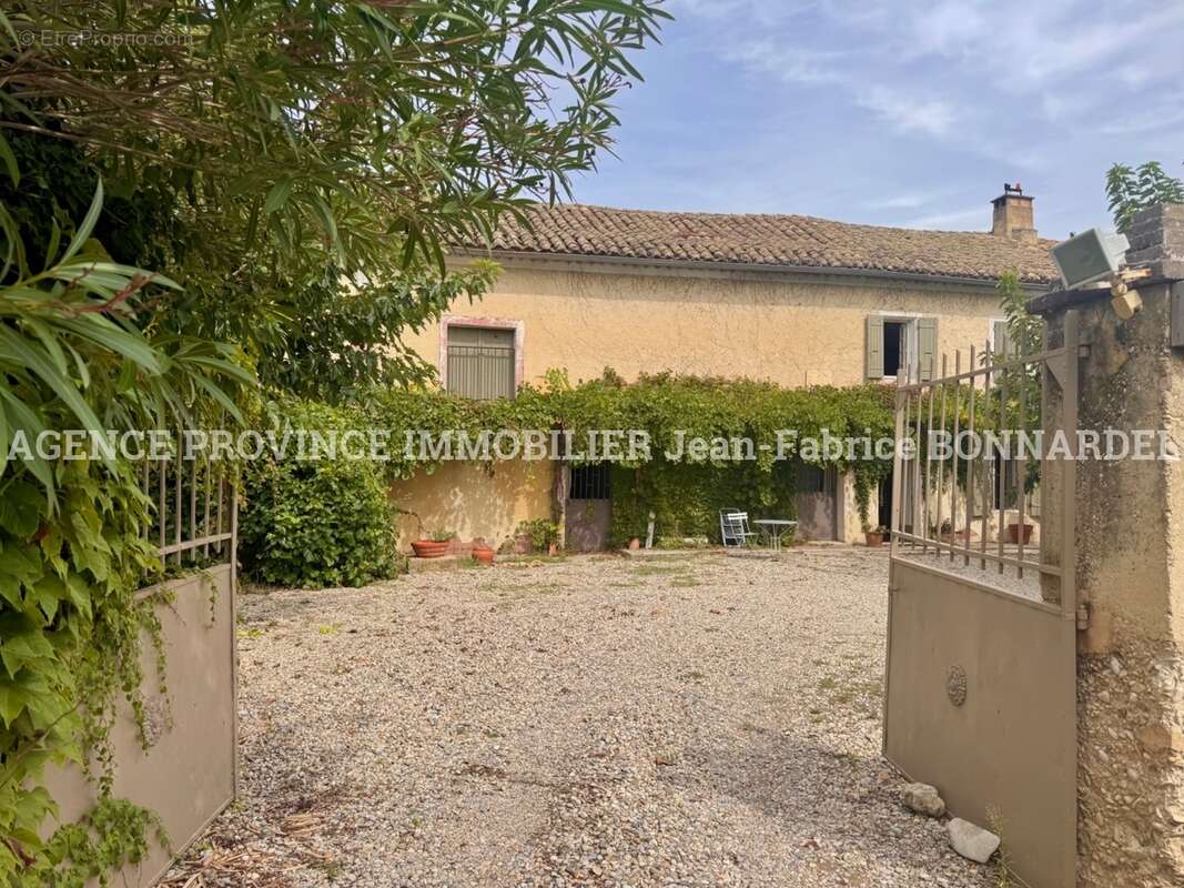 Maison à LA BAUME-DE-TRANSIT