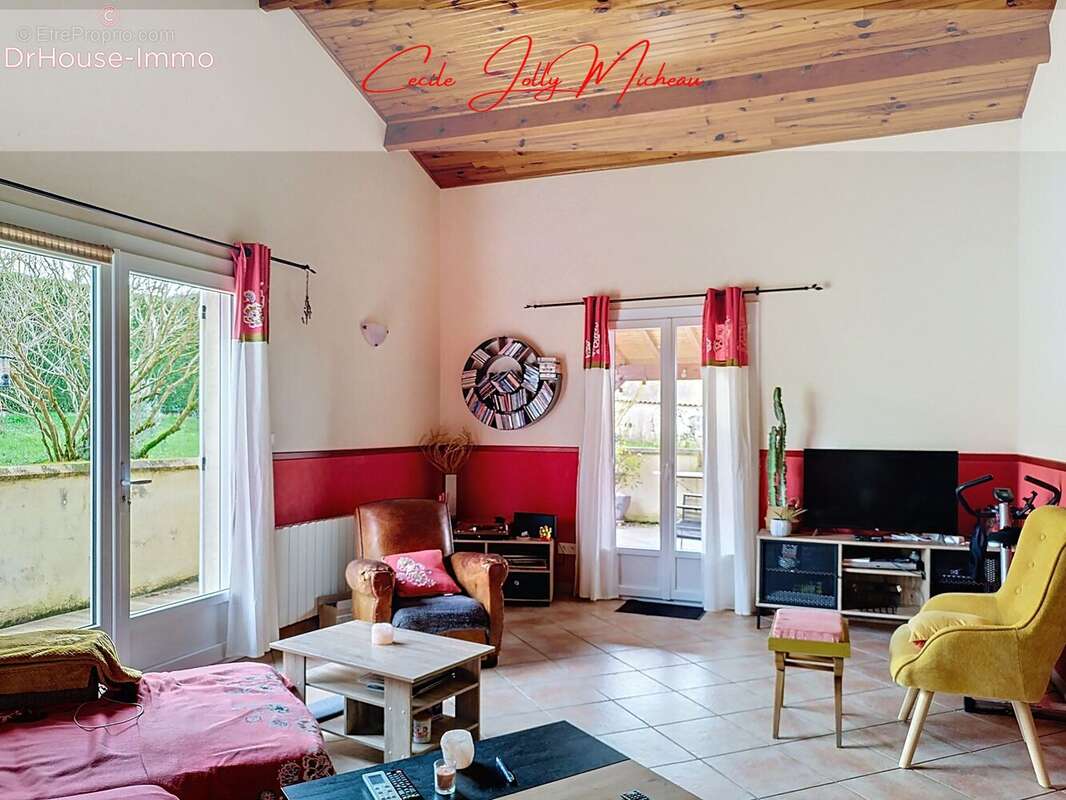 Maison à SAINT-BONNET-SUR-GIRONDE