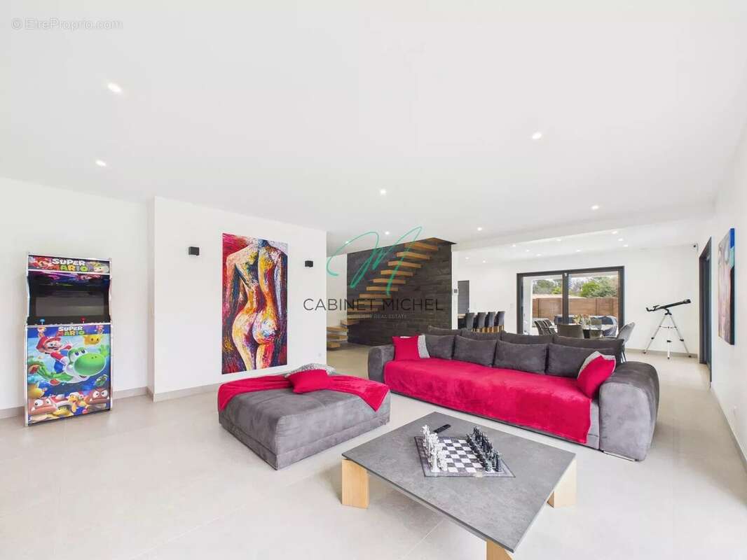 Maison à ROQUEFORT-LES-PINS