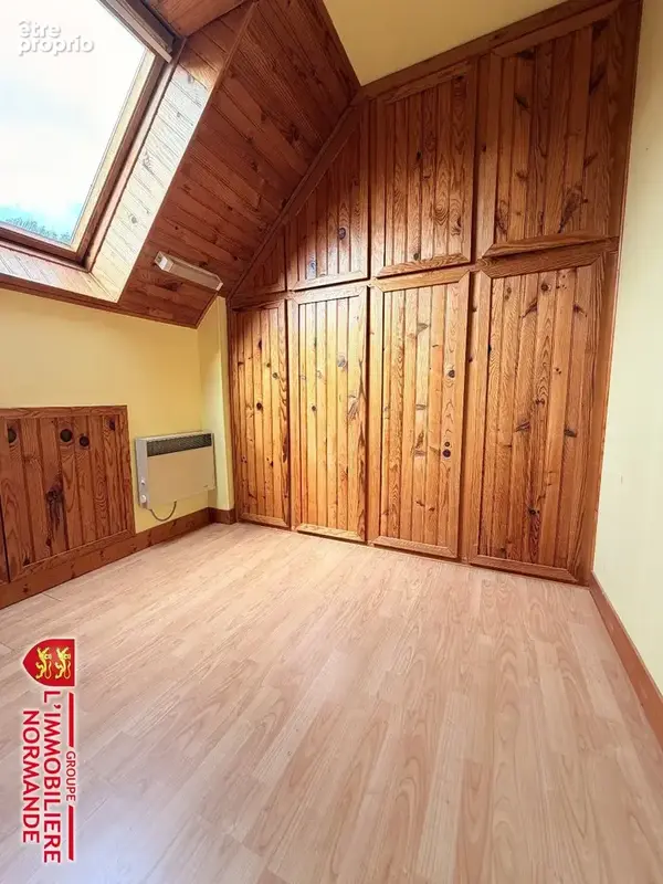 Maison familiale avec sous-sol complet et jardin arboré - photo 13