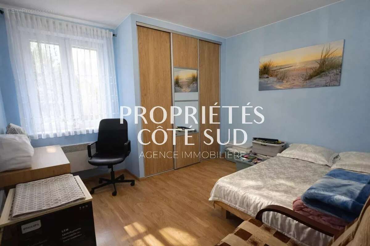 Maison à LAUDUN-L'ARDOISE