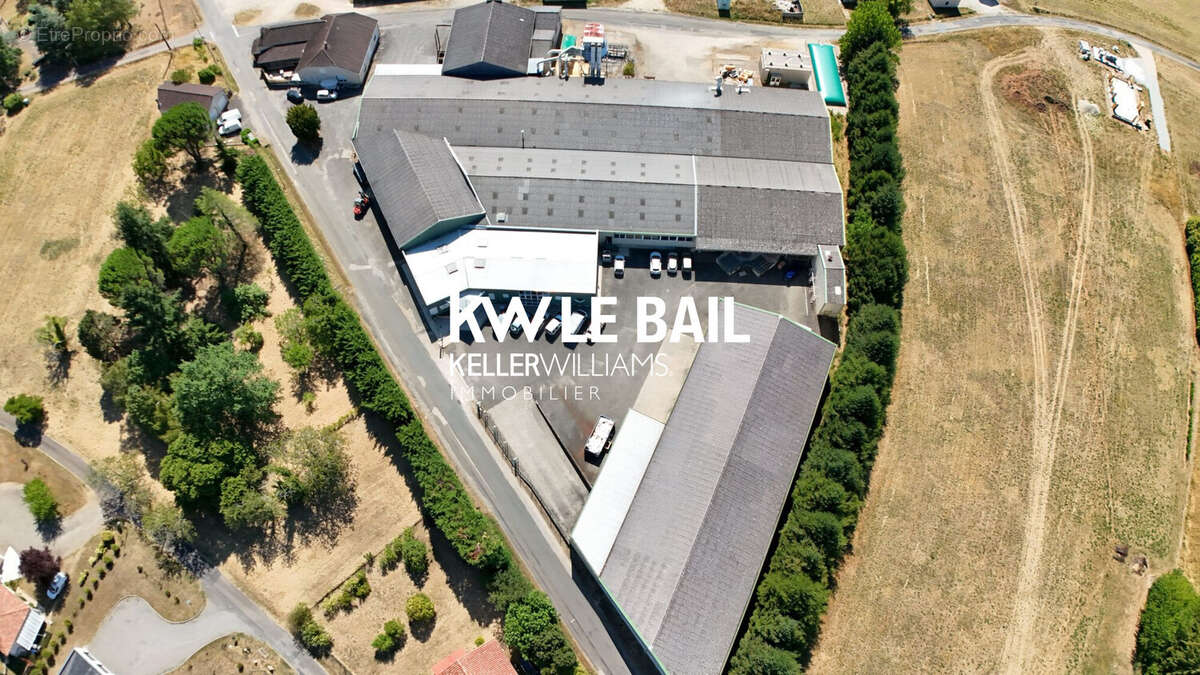 Commerce 5 860 m² à vendre à Lagardelle (46220) - photo 2