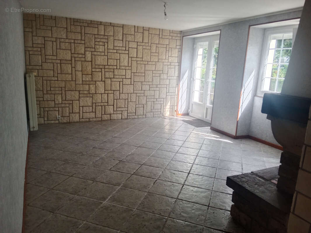 Maison à SAINT-VALBERT