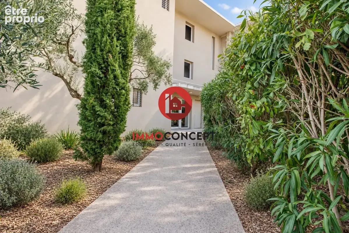 Accès hall d\'entrée