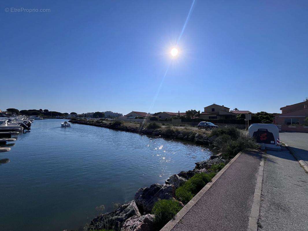 Maison avec vue sur le port de 300 m² avec permis accordé pour divers projets, gros travaux et gros potentiel - photo 2