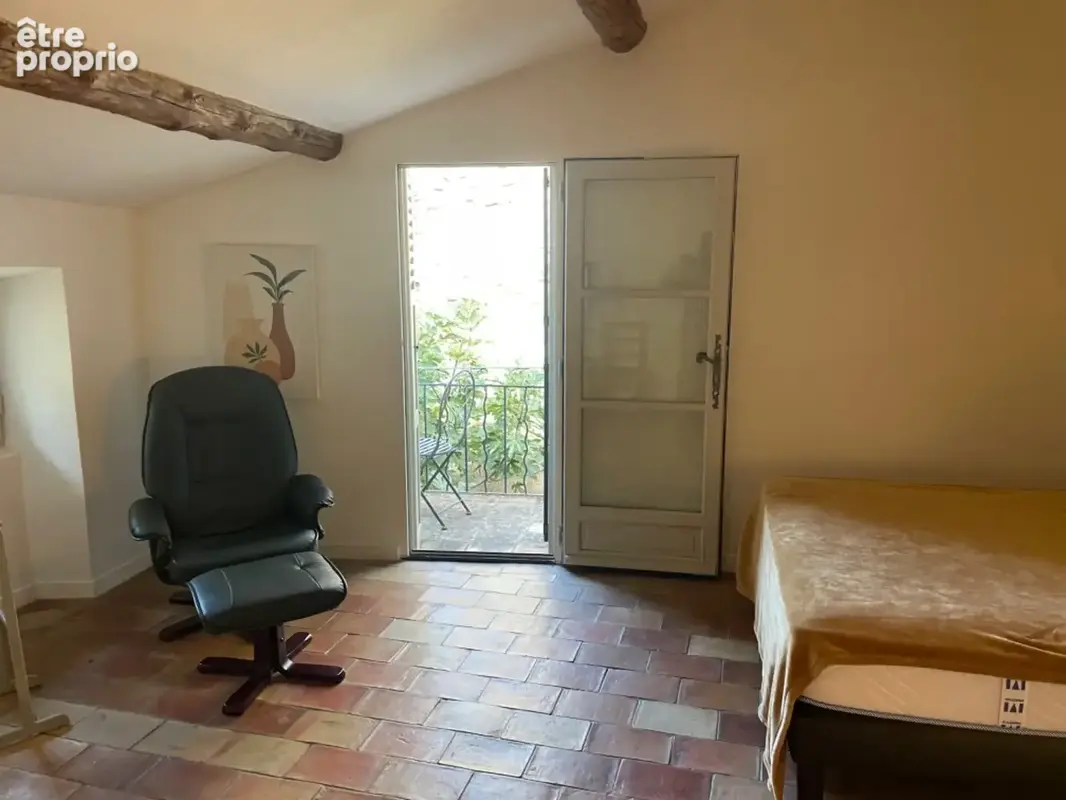 Maison à vendre sud Luberon village de Lauris 2 corps de bâtiments, 3 chambres, 120 m2 environ  terrasse caves atelier - photo 7